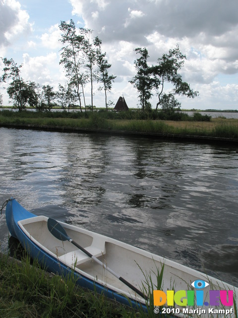 JT00996 Canoe and sailboat at little island in lake 'De Fluezen', The Netherlands